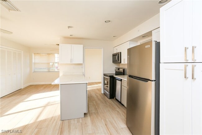 Building Photo - 520 97th Ave N