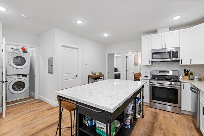 Building Photo - 71 Beacon Ave