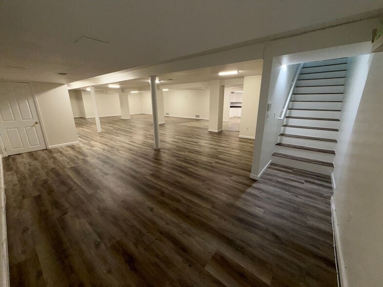 Building Photo - 17A N Main St