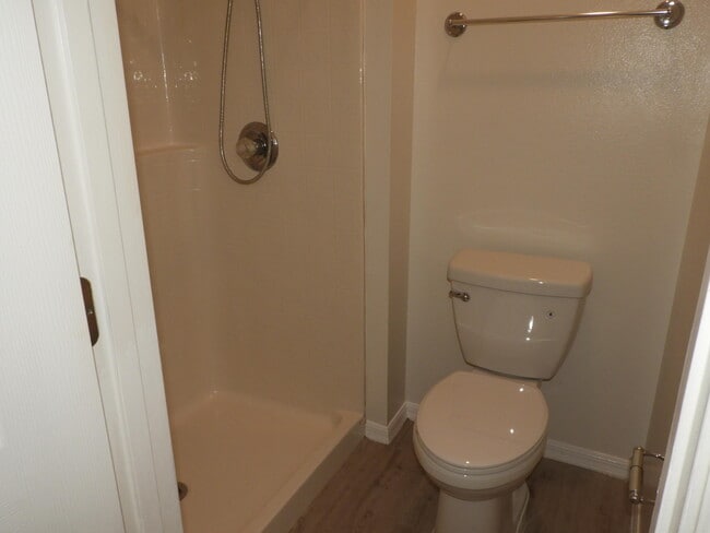 Building Photo - 1520 Vista Lake Cir