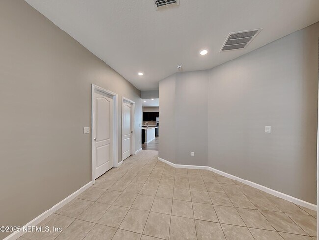 Building Photo - 164 Bloomfield Wy