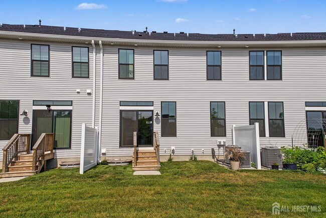 Building Photo - 30 Cloverleaf Ln
