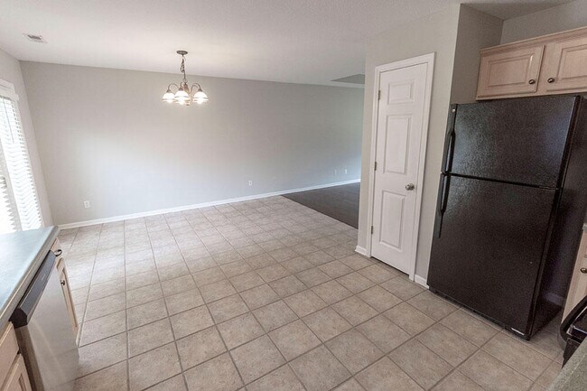 Building Photo - 1871 Field St