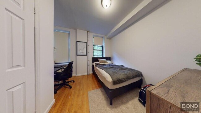 Building Photo - 3 bedroom in Manhattan NY 10003