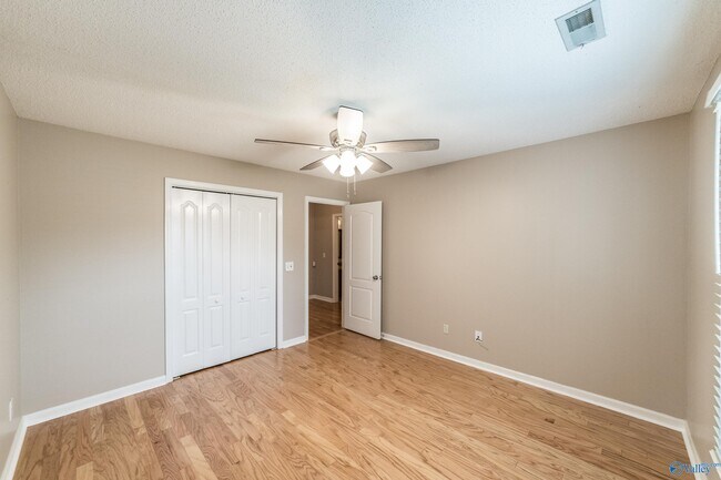 Building Photo - 139 Clubhouse Ln