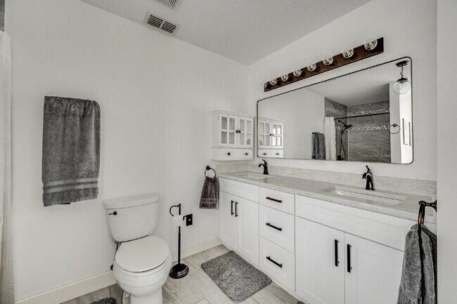 Building Photo - 4BR/2.5BA in gorgeous Melbourne Beach!