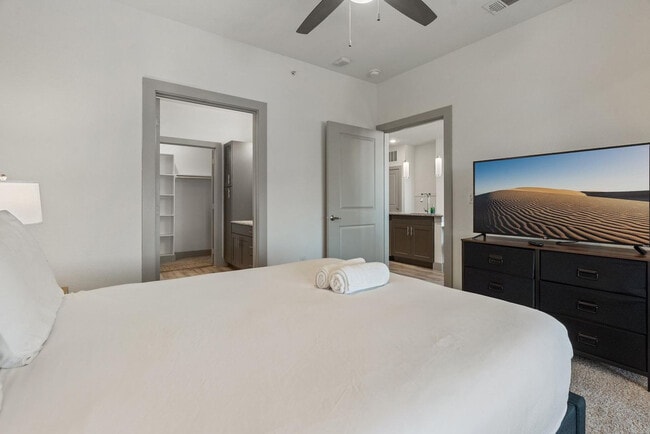 Building Photo - 12100 1/2 Ferrystone Glen Dr