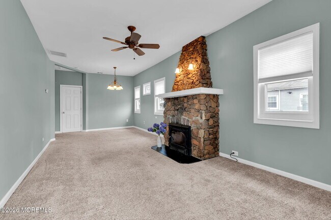 Building Photo - 1232 Pine Tree Way