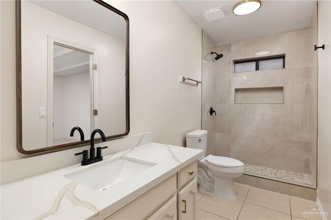 Building Photo - 13 Shasta Ave