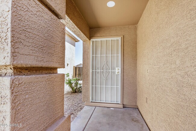 Building Photo - 22813 W Gardenia Dr