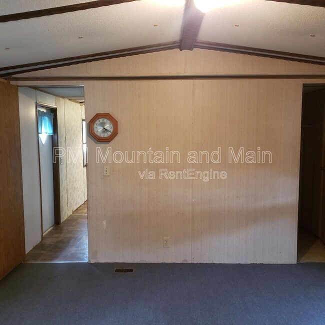 Building Photo - 291 Iotla Valley Park Rd