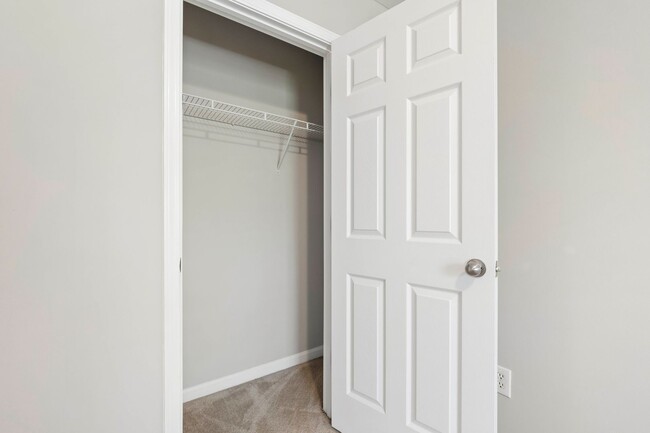 Building Photo - Gorgeous 3BR Townhome with Fresh Updates i...