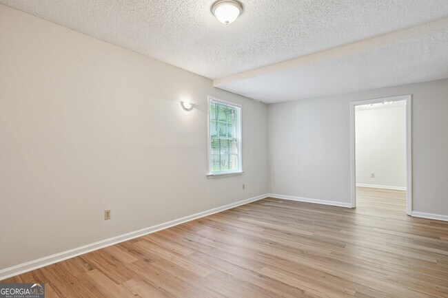 Building Photo - 5206 Clearwater Dr SW