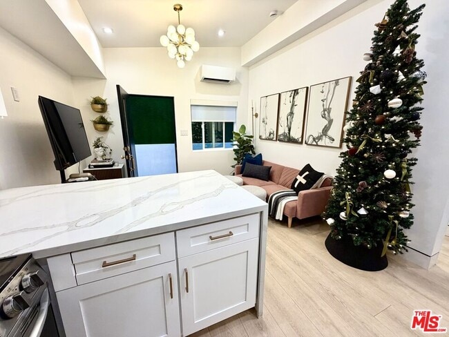 Building Photo - 5561 1/2 El Canon Ave