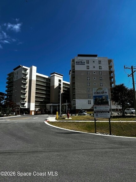 Building Photo - 735 Pilot Lane