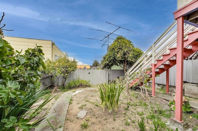 Building Photo - Beautiful Updated 3BD/2BA + Bonus Room Hom...