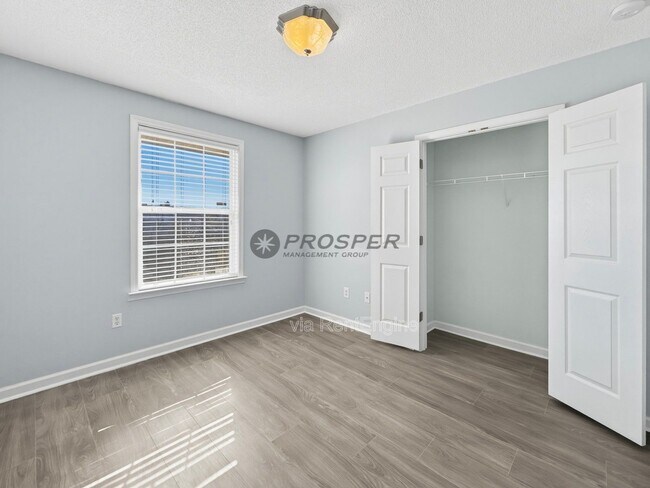 Building Photo - 107 Pelham Square Way