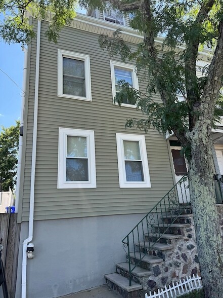 Building Photo - 223 Trenton St