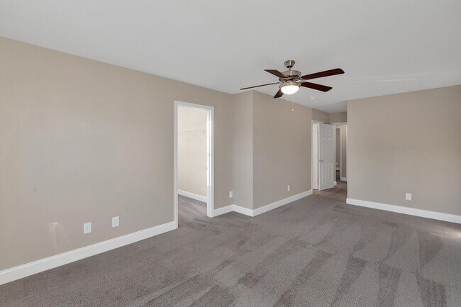 Building Photo - 3 BR close to Stone Bay!
