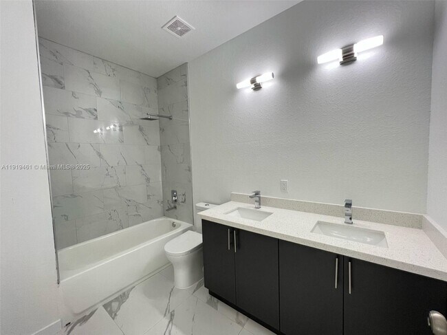 Building Photo - 808 NW 16th Ave