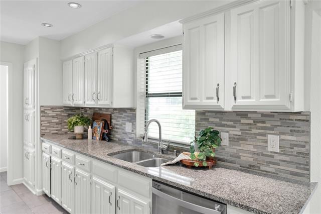 Building Photo - 2600 Summertree Dr