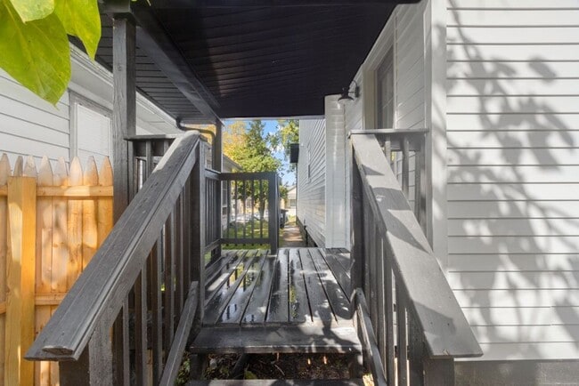 Building Photo - Beautiful renovated home!