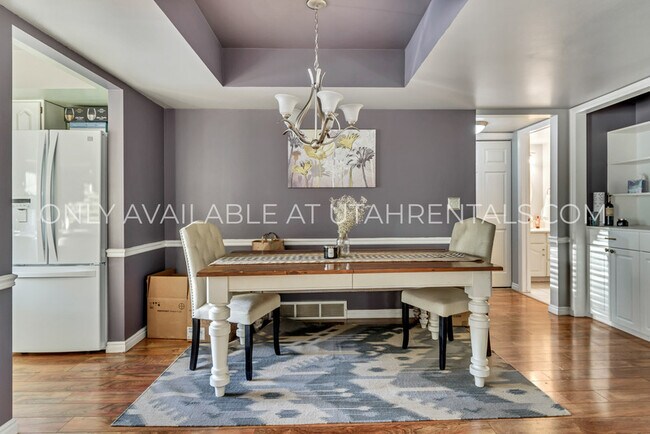 Building Photo - 5761 S Waterbury Cir