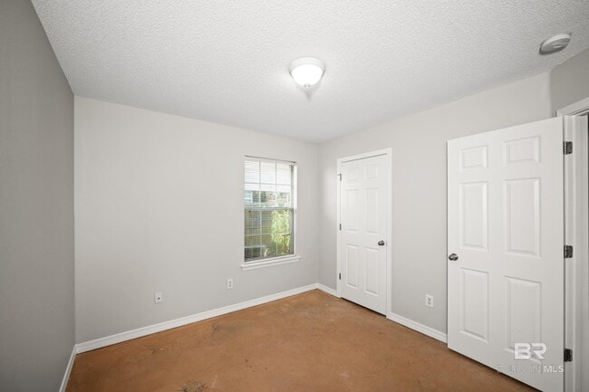 Building Photo - 4004 Kendallbrook Loop