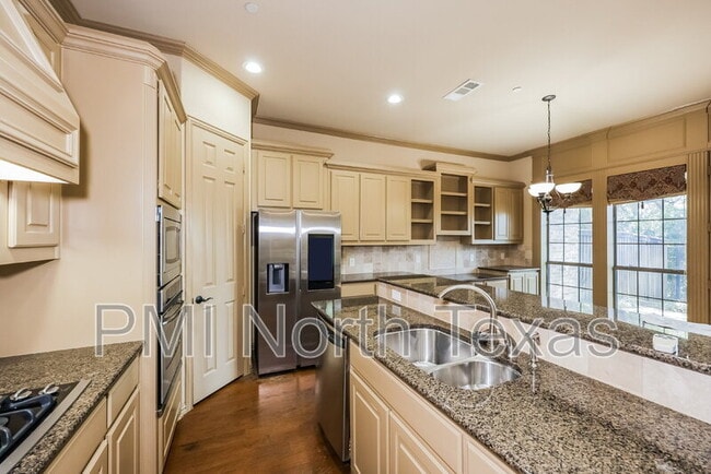 Building Photo - 5379 Balmoral Dr