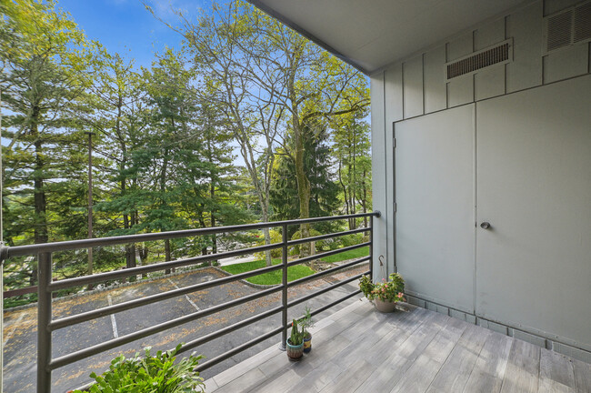 Building Photo - 51 Mount Kemble Ave