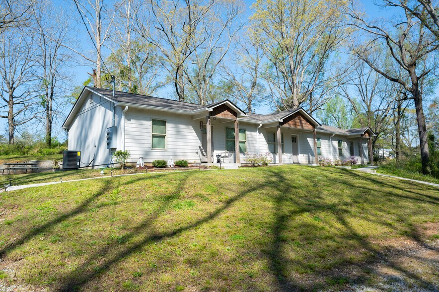 Building Photo - 2005 Coldwater Rd