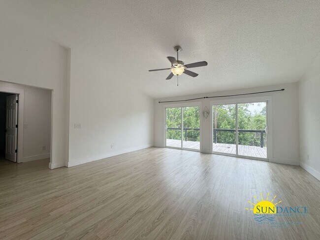 Building Photo - Charming 3-Bedroom + Office Home in Crestview, Prime Location Near I-10 & FL-85!
