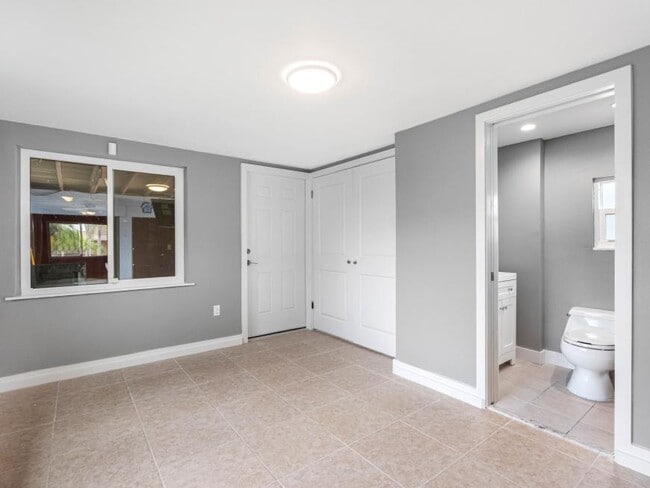 Building Photo - 3.0 bedroom in St.Pete Beach Florida 33706