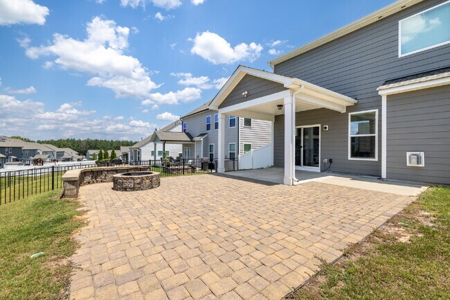 Building Photo - Spacious 5 Bedroom 3 Bath Home in highly sought after Walnut Creek!