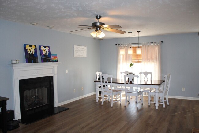 Building Photo - Beautiful Home in Hubert