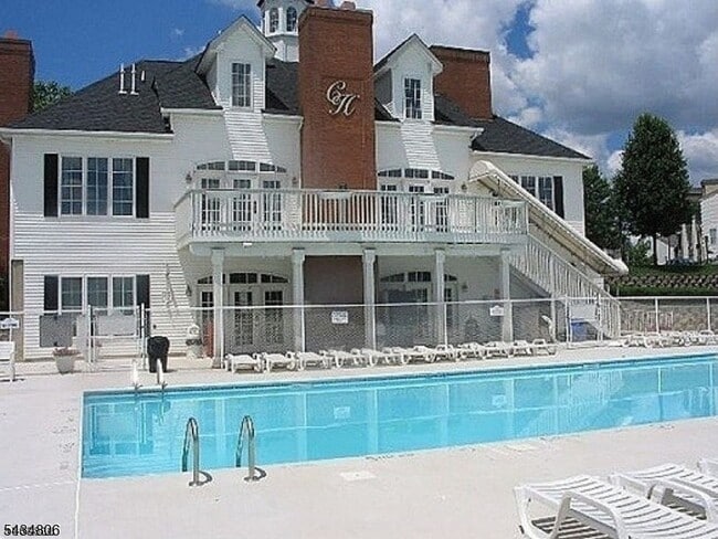 Building Photo - 313 Winthrop Dr