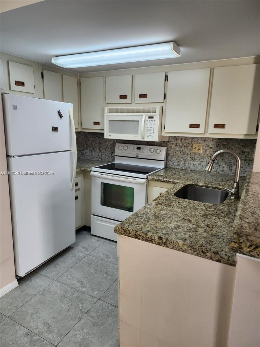 Building Photo - 665 NW 85th Pl