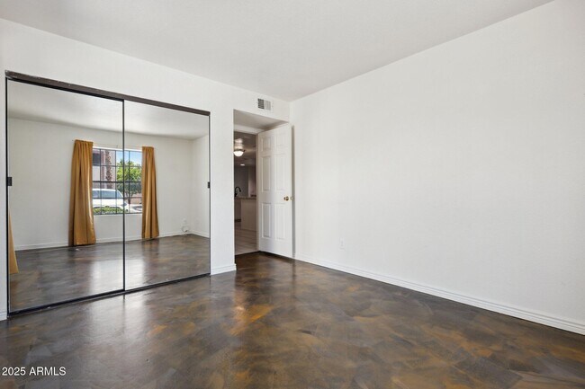 Building Photo - 205 N 74th St