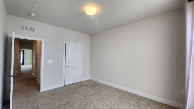 Building Photo - 3 BR Plus Den and Garage in Potomac Yard!