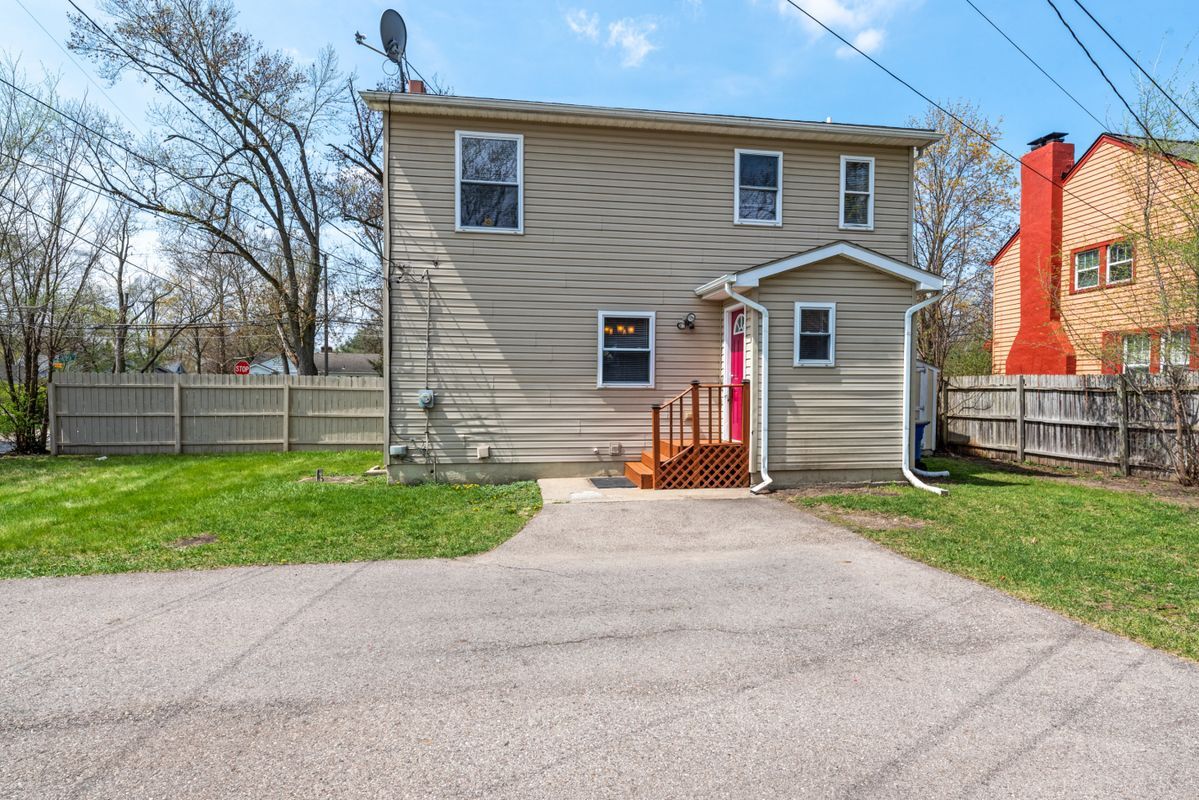 Building Photo - 3260 Sashabaw Rd