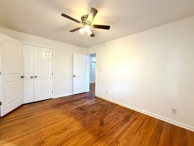 Building Photo - 887 Elwood Dr