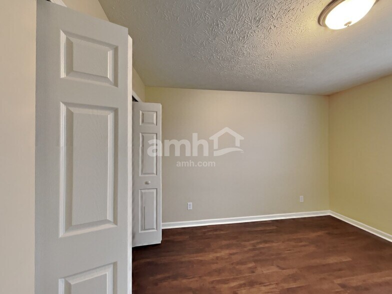 Building Photo - 2488 Liatris Dr
