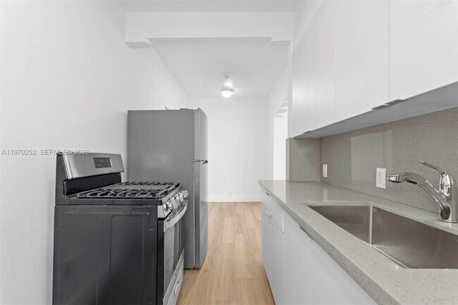 Building Photo - 1044 Michigan Ave