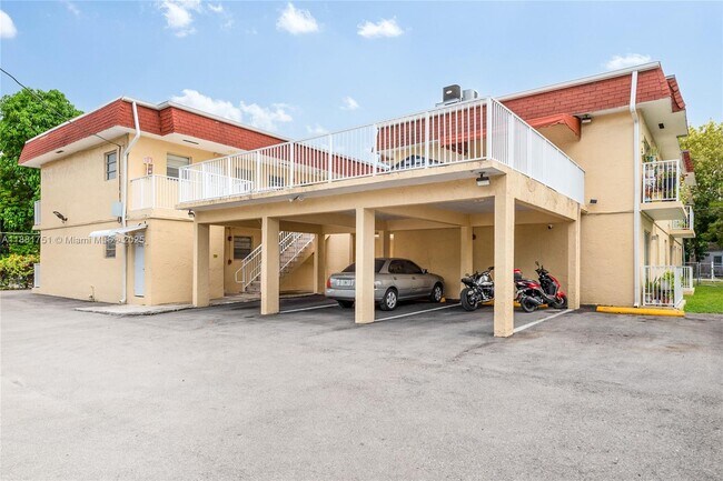 Building Photo - 2661 SW 11th St