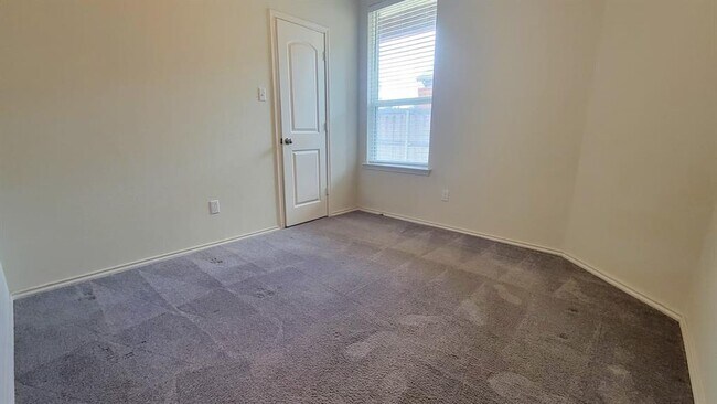 Building Photo - 242 Thornless Cir