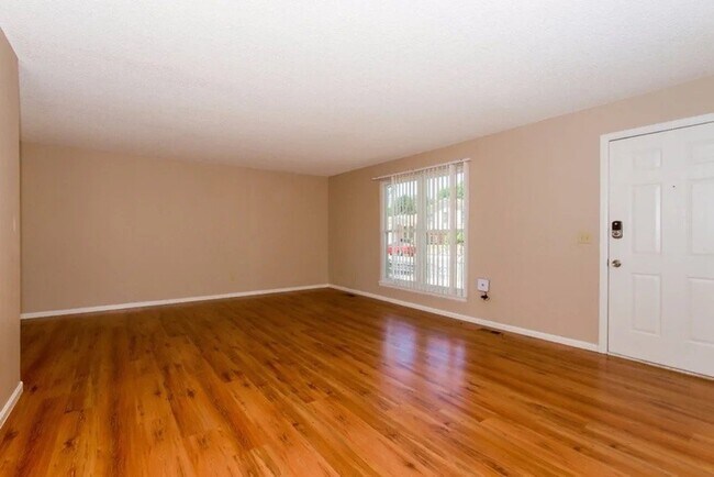 Building Photo - 9286 Clermont Dr