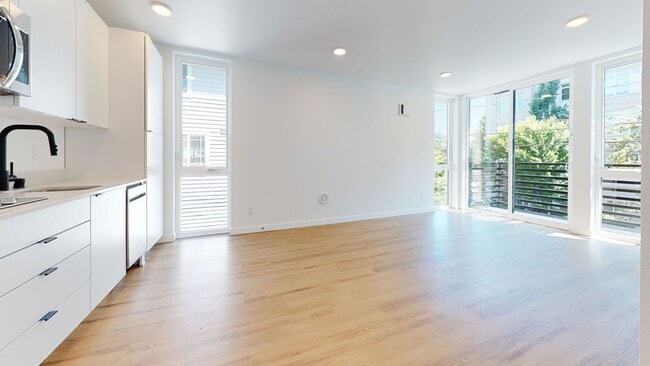 Interior Photo - 119