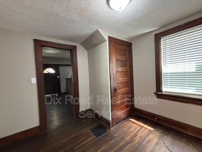 Building Photo - 1501 Viola Ave