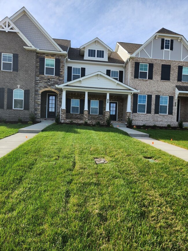 Building Photo - Gorgeous New Construction Home in Lebanon'...