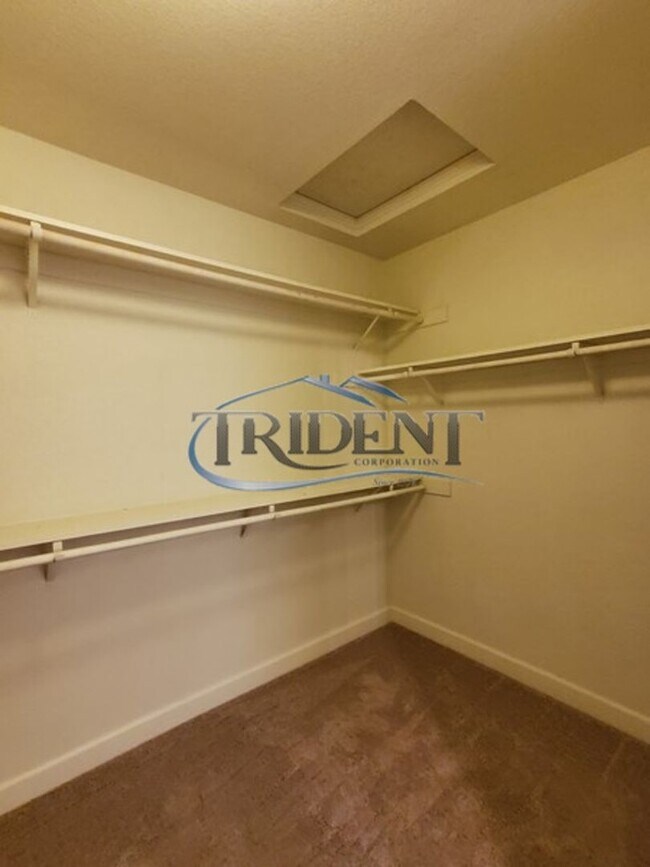 Building Photo - 4 bedroom 2 bath near schools and parks